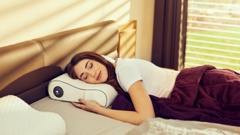 Chytrý polštář Tesla Smart Pillow pro kvalitní spánek